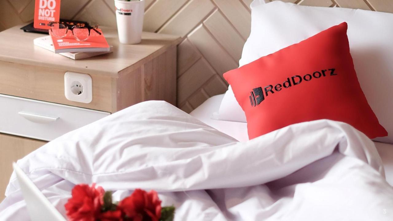 Reddoorz Marieline 2 Hotel Хошимін Екстер'єр фото