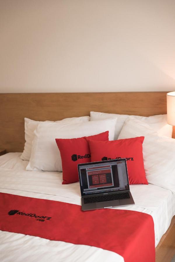 Reddoorz Marieline 2 Hotel Хошимін Екстер'єр фото